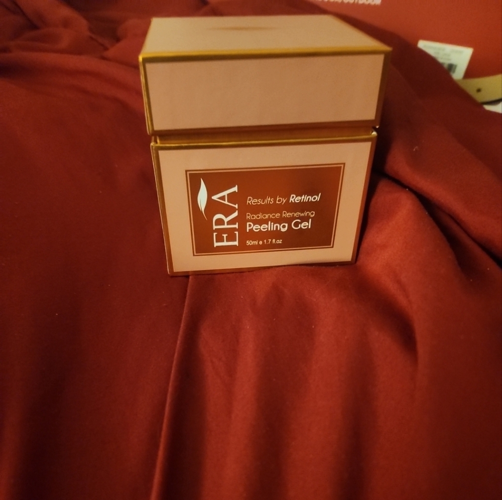 Era Ageless Radiance Renewing Peeling Gel - Results by Retinol